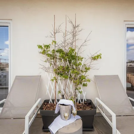 Balanzone's Creative Penthouse Apartman *