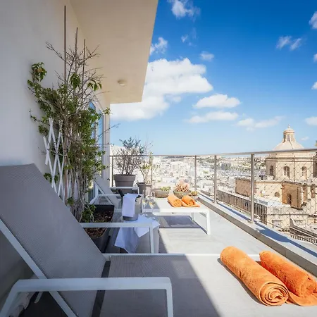 Balanzone's Creative Penthouse Apartman *