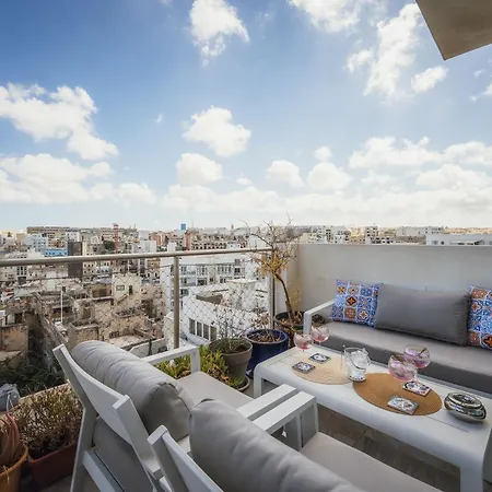 Balanzone's Creative Penthouse Apartman