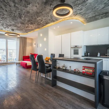 Balanzone's Creative Penthouse * Santa Vennera