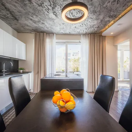 Balanzone's Creative Penthouse Apartman *
