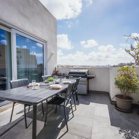 Balanzone's Creative Penthouse Apartman