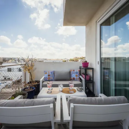Balanzone's Creative Penthouse * Santa Venera