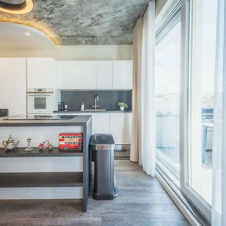 Апартаменты Balanzone's Creative Penthouse