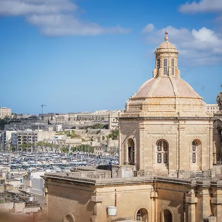 Balanzone's Creative Penthouse Апартаменты